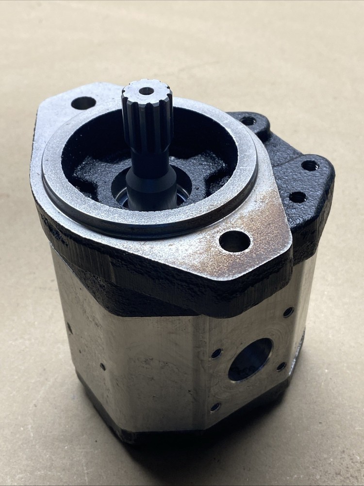 22.5 CC GEAR PUMP RIGHT WITH 13T SPLINE SHAFT