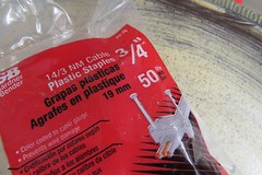 Gardner Bender PS-75, Plastic Staples 3/4″, pkg of 50, 14/3 white