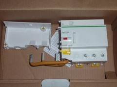 Schneider Telemecanique Residual Current Module A9N18577 AARDLEKBLOK 3P 125A 500MA
