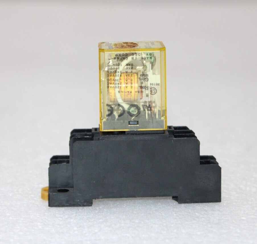 IDEC RM2S-U DIN MOUNT RELAYBASE 2-4MX10