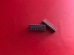 10x PIC16CR54-RC/P120 MICROCHIP 8-bit MCU .75KB 25 RAM 12 I/O RC 18 PIN DIP