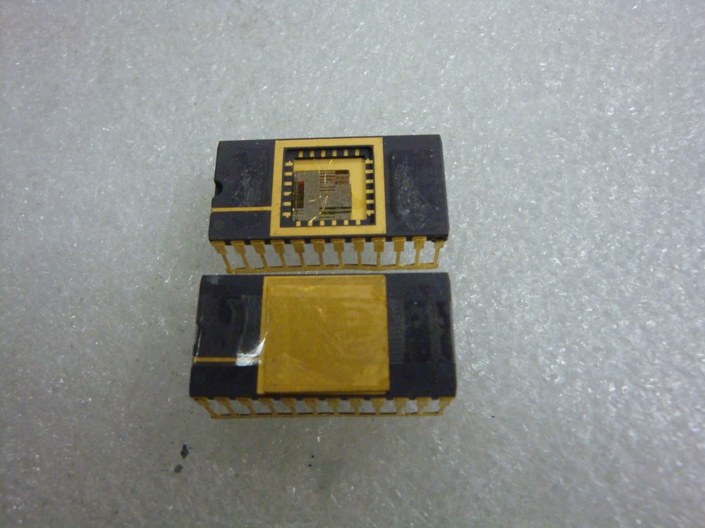 Lot of 2 UNUSED RARE Vintage Collectible Integrated Circuit IC Chip gold