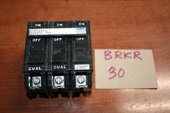 GE THHQL32020 Circuit Breaker RMS 22K AMPS 240V MAX type THHQL 3 Pole