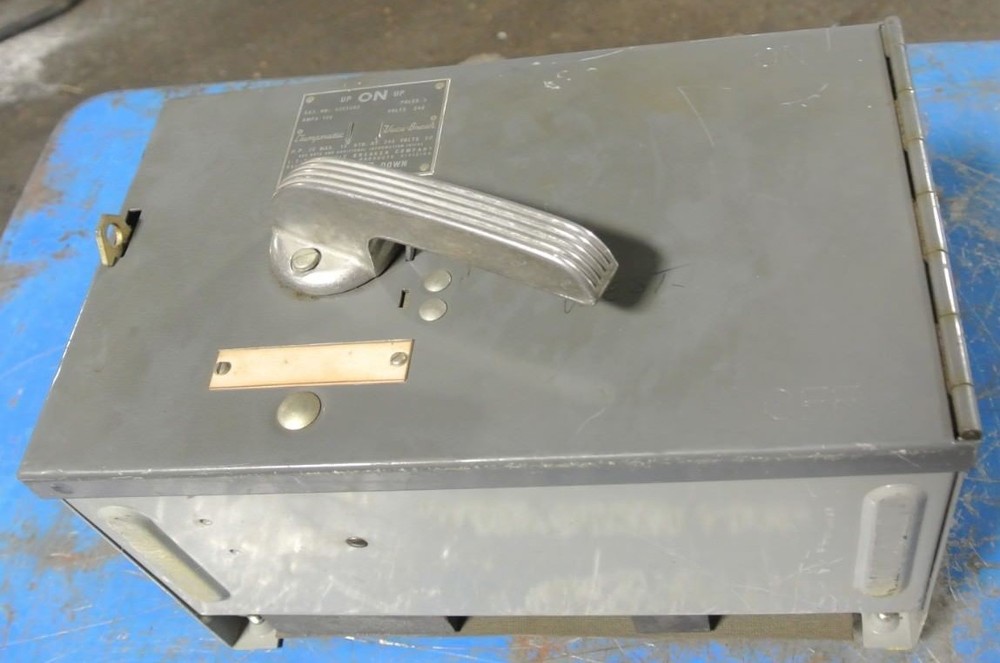 I-T-E V2E3203 CLAMPMATIC VACU-BREAK FUSIBLE PANEL SWITCH – 240V, 100A, 3-POLE