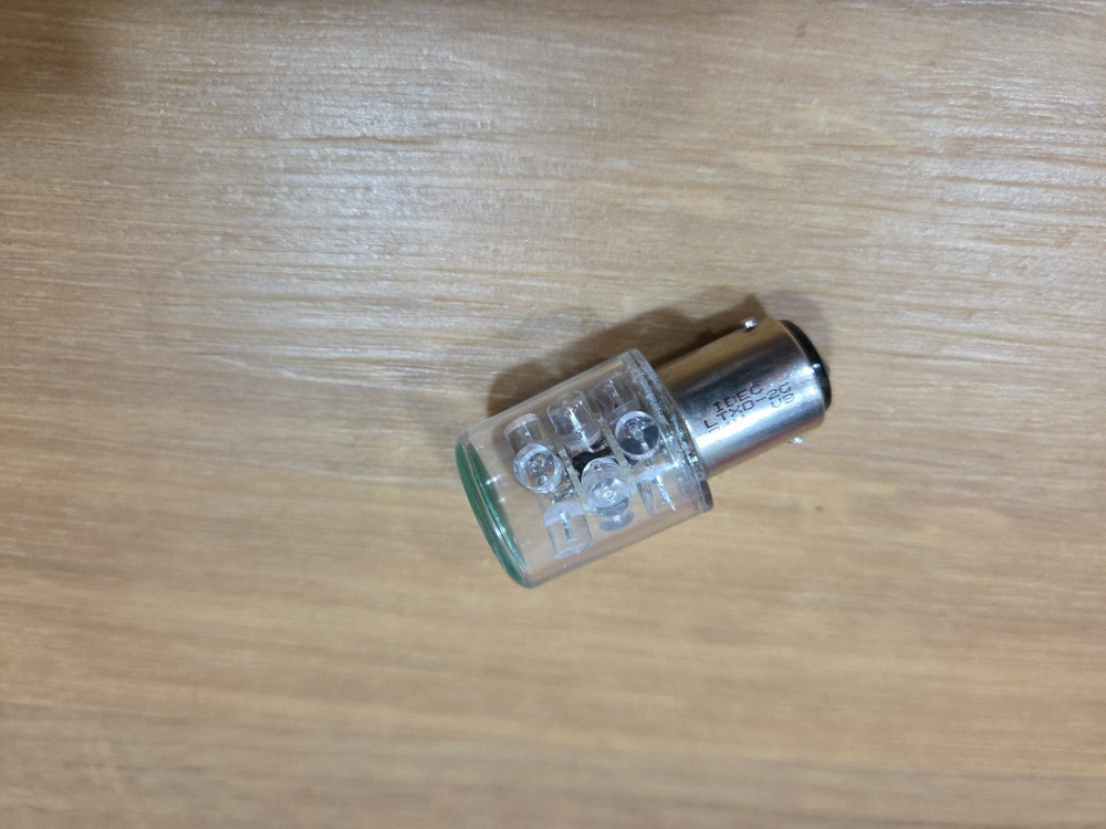 IDEC LTXD-2G LTXD2G 24V LED BULB GREEN