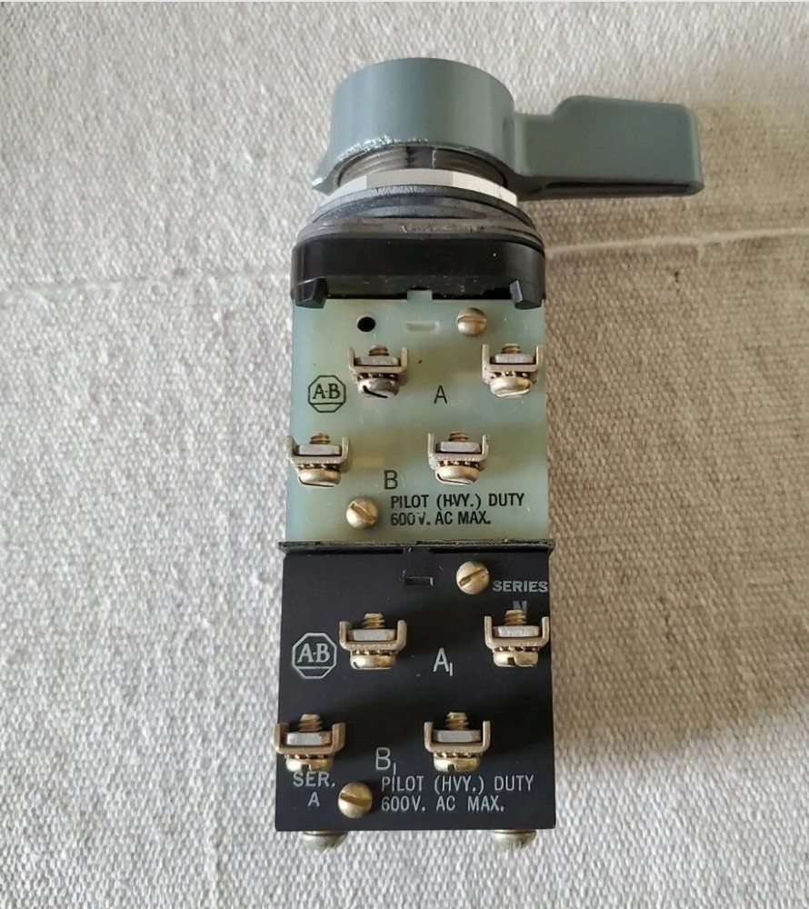 ALLEN BRADLEY 800T-JG141C19 SELECTOR SWITCH SERIES N OILTIGHT PUSH BUTTON