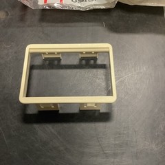 CM-MAB – Package Has 5 Adapters In It – 6A Mini Adapter Bezel, Ivory