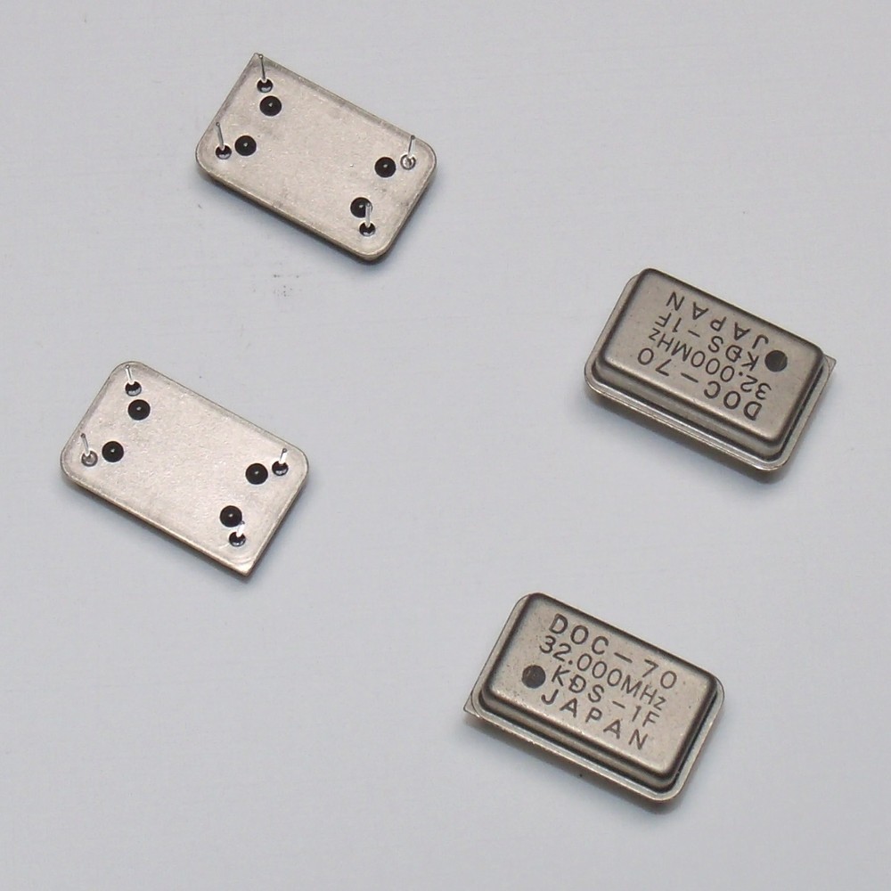 4 New Condition Vintage KDS DOC-70 32.000 Mhz Crystal Oscillators b50