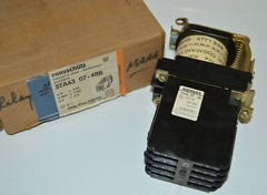 SIEMENS Hilfsschutz 3TA63 07-4BB Industrial Relay Contactor 24V, 6NO + 2NC MAAG
