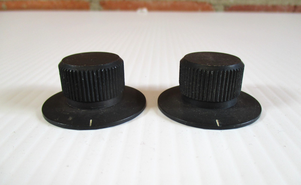 Skirted Knobs Aluminum Pair Test Equipment Ham Radio 1 1/2″ Wide 3/4″ Tall