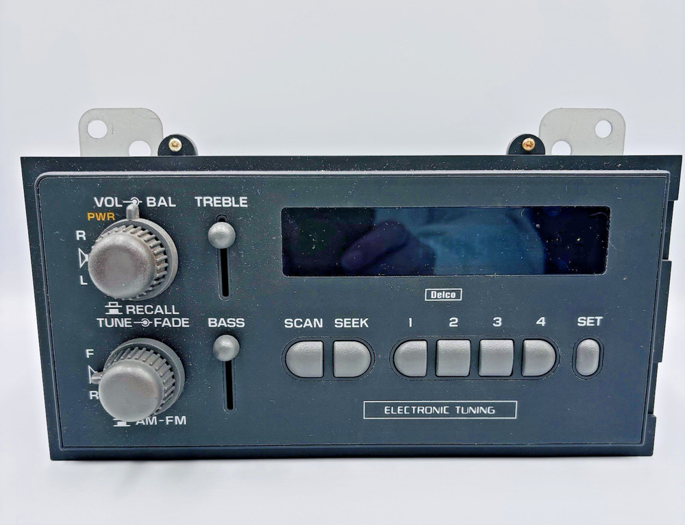 Delco Model 16169155 is an OEM AM/FM Radio General MOtors Vehicles 1994-97 NOS