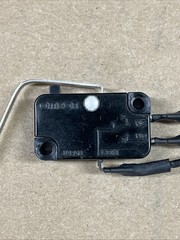 OMRON V-10G3-1C25-K MICRO SWITCH WITH LEVER SPDT NO NC 10A 125/250V 1/2HP LEADS