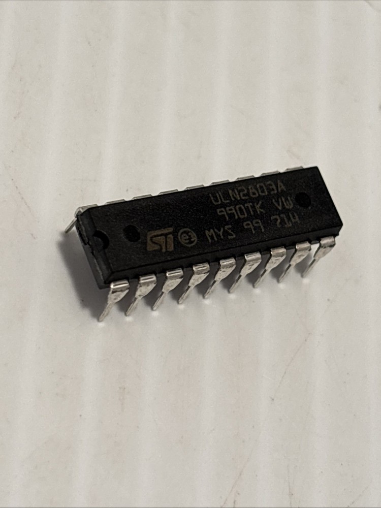 1 Unit-ST MICRO ULN2803A Circuit (New)