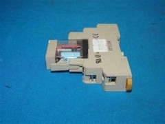 Omron G2R-1-SN(S) G2R1SNS 24VDC SPDT Relay w/ Socket