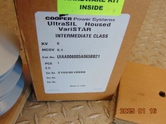COOPER UIAA006005A065BB21 VARISTAR SURGE ARRESTER 6KV 5.1 MCOV