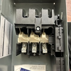 NIB – Square D – VHU361RB – Heavy-Duty, Unfused Safety Switch , Viewing Window