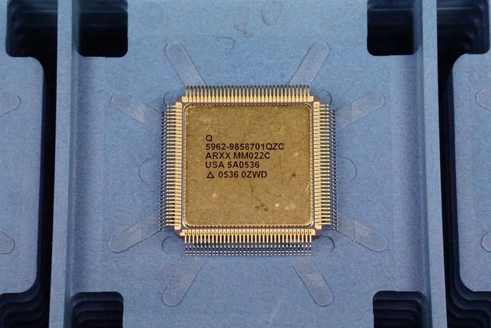 5962-9858701QZC Aeroflex Dual Redundant Remote Terminal RTE 132 Pin SMT Gold/Tin