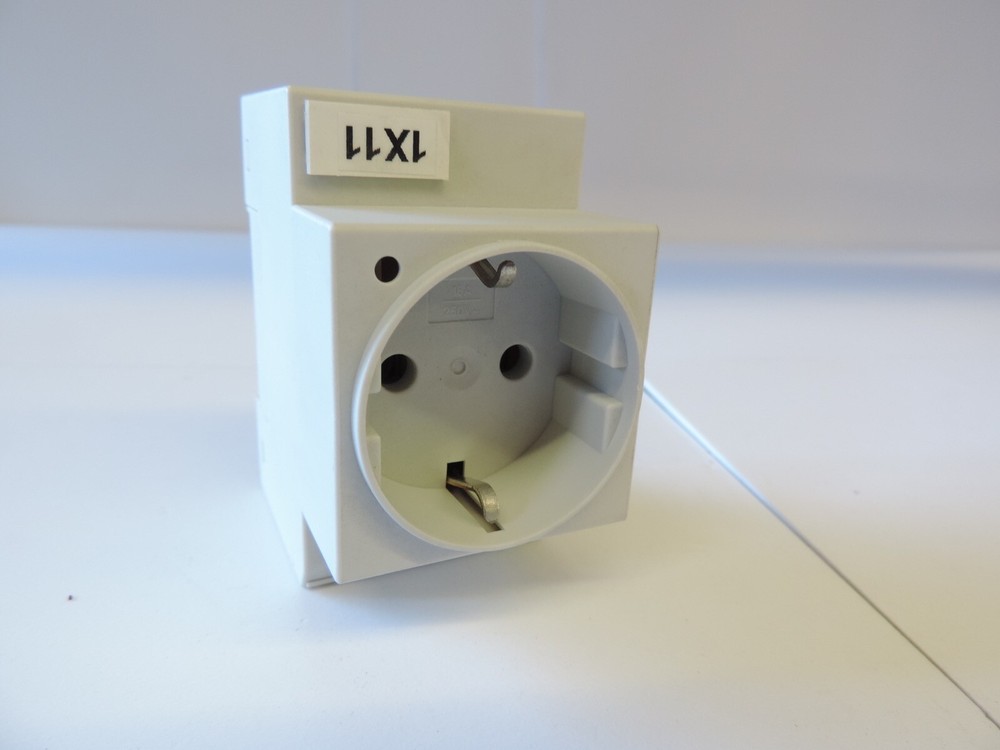 Luetze 680572 ST-3/S – 8mm – 16A 250V Enclosure Socket For Hat Rail