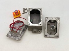 Cooper Crouse-Hinds EDSC218-SA Haz. Loc. 2-Pole Snap Switch w/ EDSC271-SA Body (