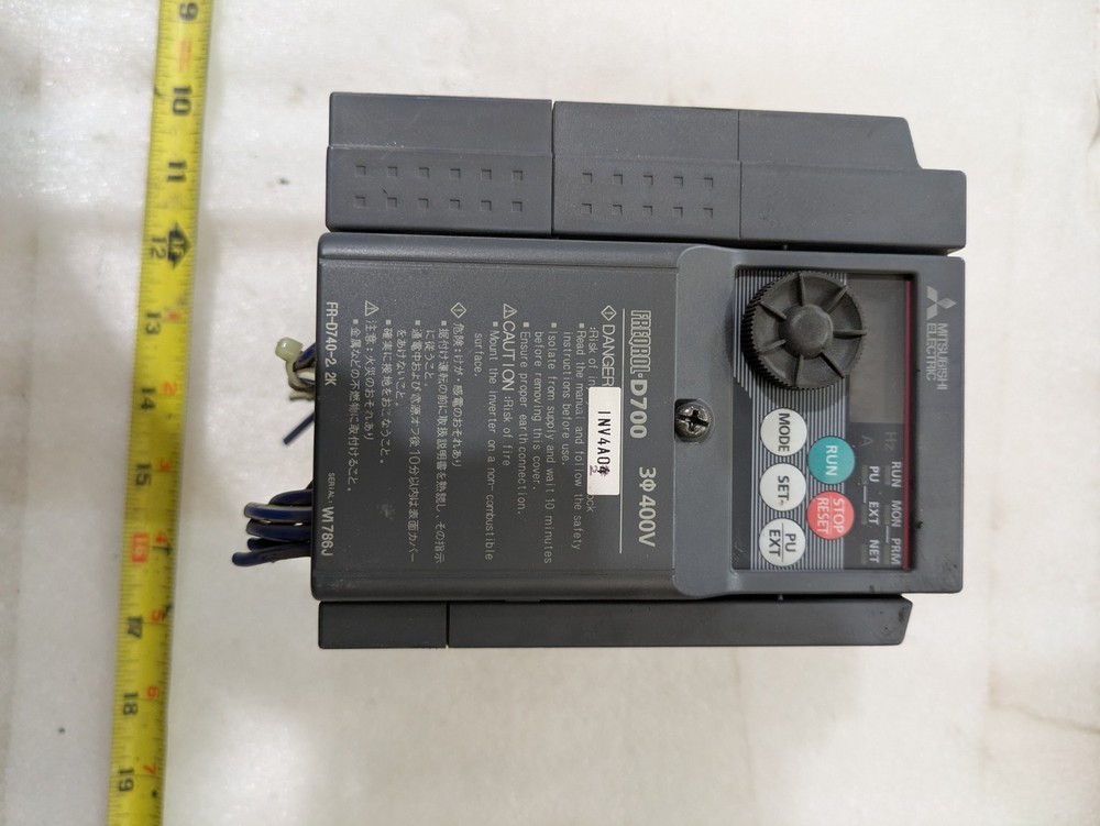MITSUBISHI ELECTRIC D700 FR-D740-2. 2K :8. 4A 3PH AC380-480V 50/60Hz