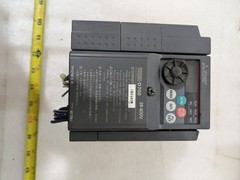 MITSUBISHI ELECTRIC D700 FR-D740-2. 2K :8. 4A 3PH AC380-480V 50/60Hz