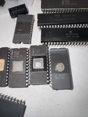 LOT of 25 EPROM IC MEMORY CHIPS – VARIOUS NAME BRANDS