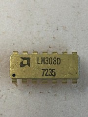QTY-1 LM308D AMD LM308 14-PIN GOLD CERAMIC DIP RARE VINTAGE 1975