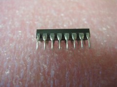 MK4027N-3 IC GENERAL PURPOSE DRAM 16-PIN DIP MOSTEK (LOT OF 1)