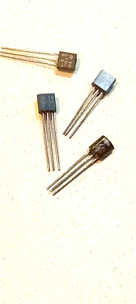 Lot of 4-2N3704 National Semiconductor Eq. NTE85 TO-92, NPN, NOS.