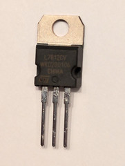 5PCS STMicroelectronics L7812CV Voltage Regulator IC REG LINEAR 12V 1.5A TO220
