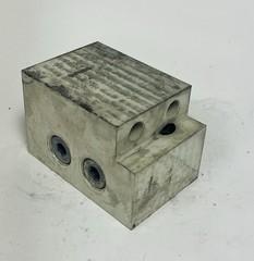 SIEMENS NO. TC5R600 BREAKER LUG TERMINAL PD/RD CU BODY LUG 5 W 600 KCMIL