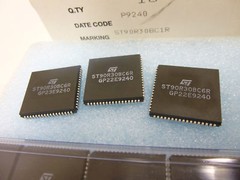 2 pieces ST90R30 BC6R ROMLESS HCMOS MCU w. A/D CONVERTER 90T30 ST9030 NEW