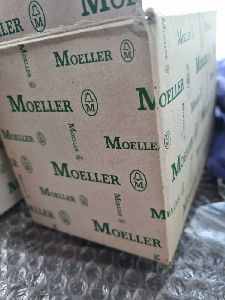 RS 393-9759 / MOELLER 227868 P1-32/I2H/SVB 3 Pole Non-Fused Switch Disconnector
