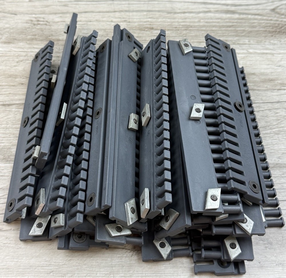 24 Igus 3200-ZBKMA-ESD Chainfix Tiewrap Strain Relief Plates 3200.ZB