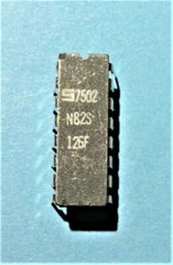 N82S126F Signetics 256×4 Bipolar OTP Fuse-link PROM in brown ceramic package
