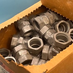 PECO 322 1″,Die-Cast Compression, EMT Conduit Coupling Box of 50