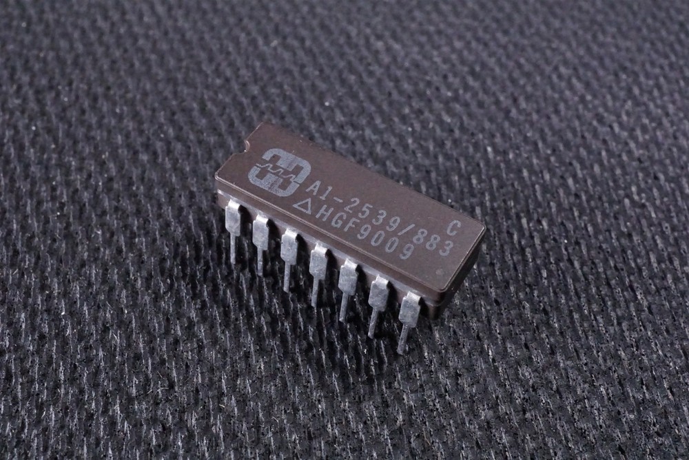 HA1-2539/883 Harris Operational Amplifier OpAmp 600 MHz 35V 14-CDIP MIL Grade
